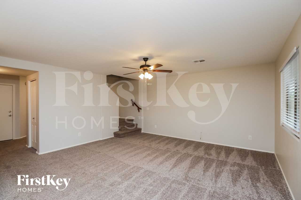 284 W Jersey Way - Photo 3 of 16