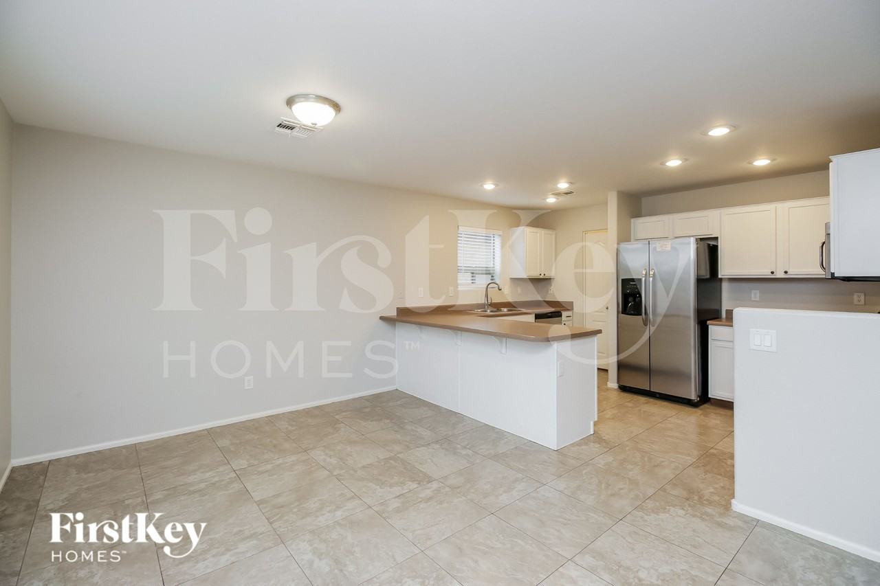 284 W Jersey Way - Photo 5 of 16