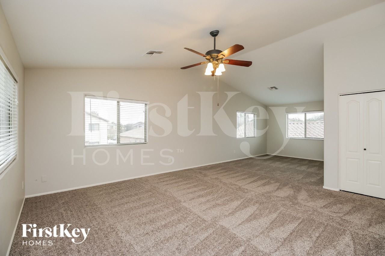284 W Jersey Way - Photo 7 of 16
