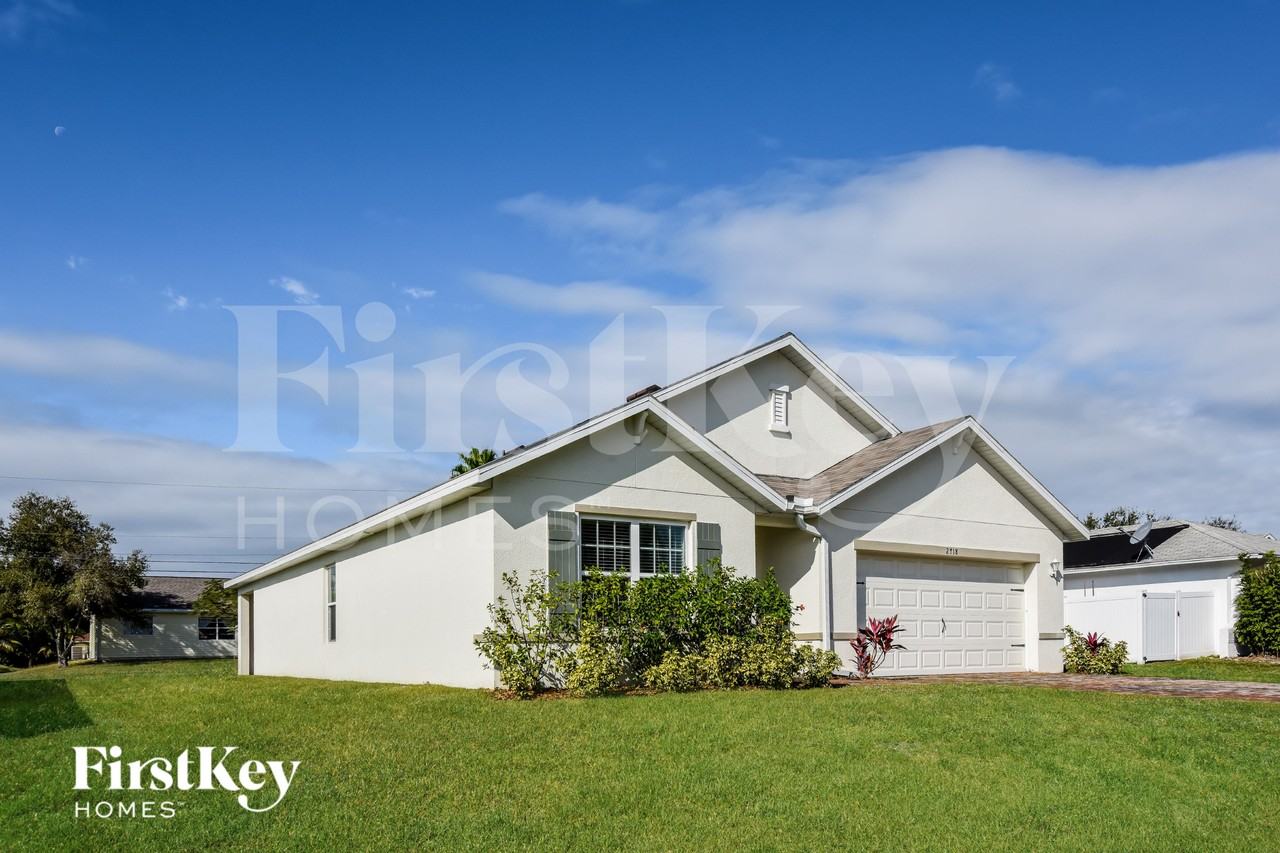 2718 Sw 8th Ct - Photo 2 of 16