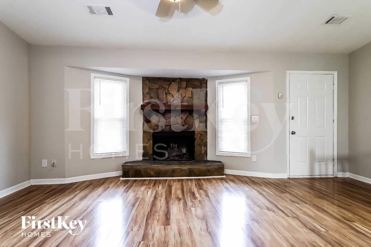2592 Chippewa Ct - Photo 2 of 18