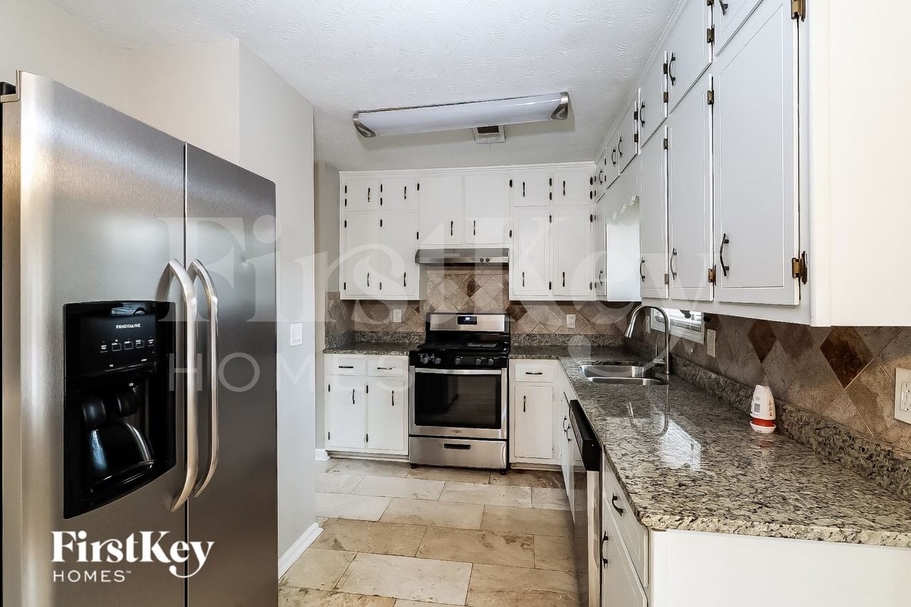 2592 Chippewa Ct - Photo 5 of 18