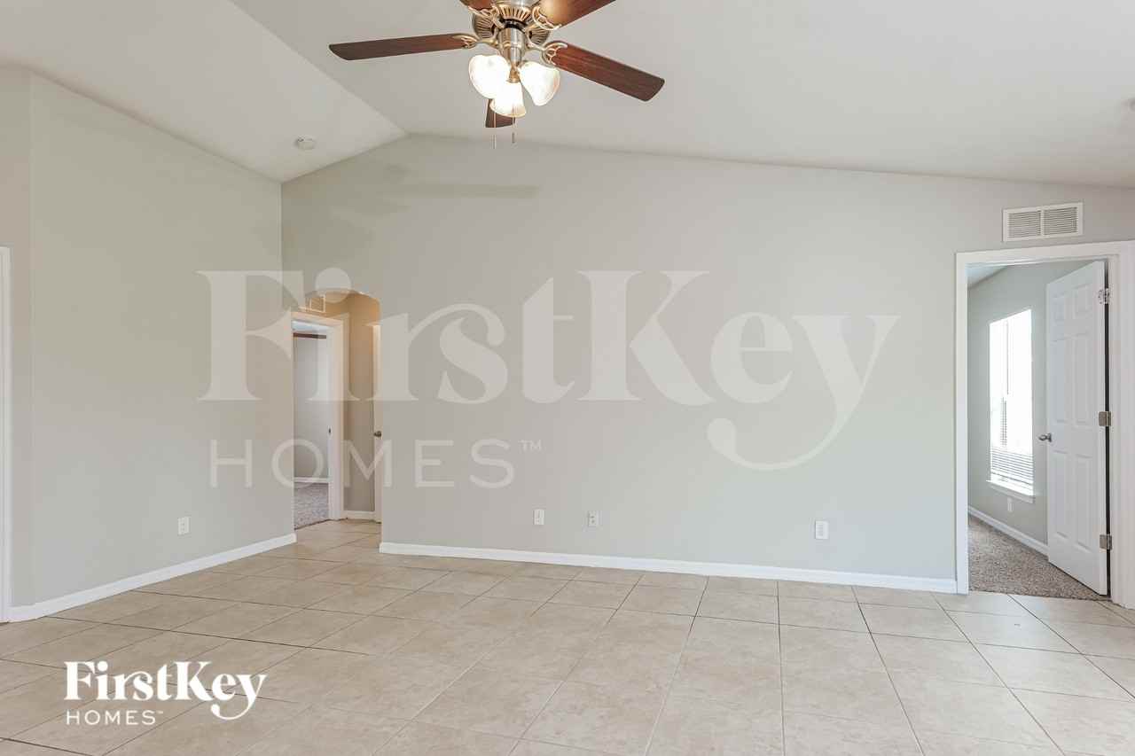 2512 Nw 24th Ter - Photo 3 of 19