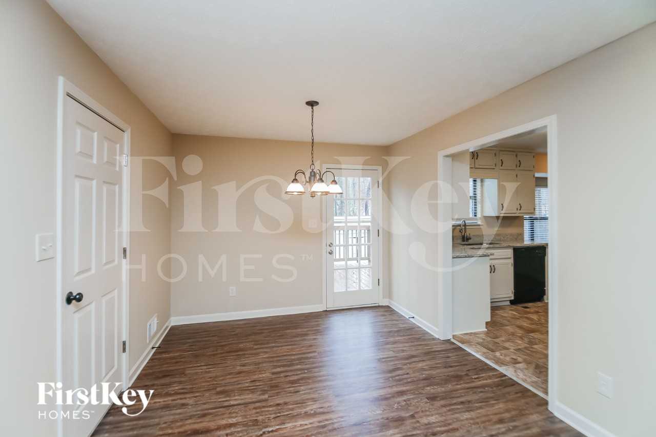 209 Kelly Ct - Photo 5 of 18