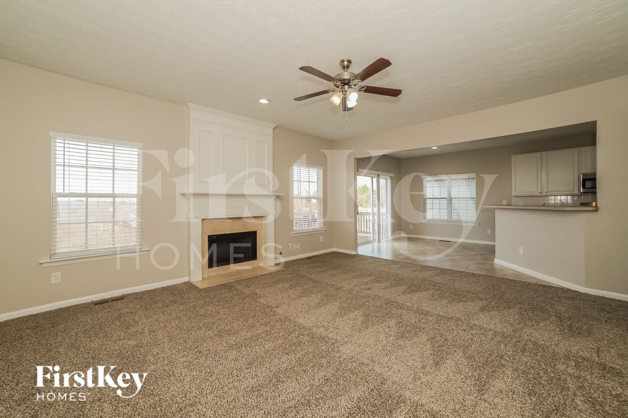 2046 Dartmoth Way - Photo 3 of 16