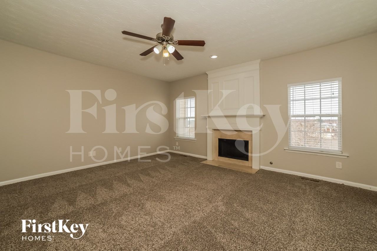 2046 Dartmoth Way - Photo 4 of 16