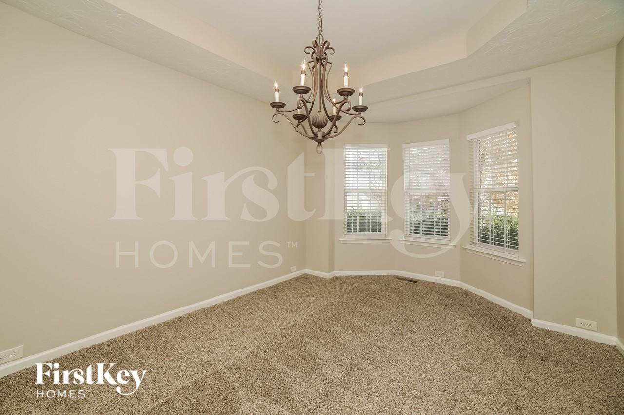 2046 Dartmoth Way - Photo 5 of 16