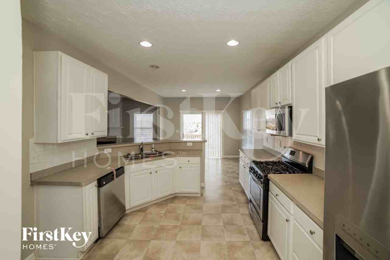 2046 Dartmoth Way - Photo 6 of 16