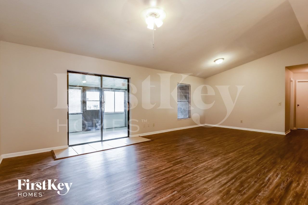 1907 Landside Dr - Photo 4 of 19