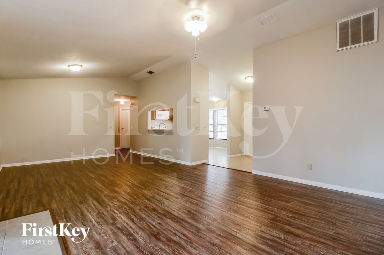 1907 Landside Dr - Photo 5 of 19