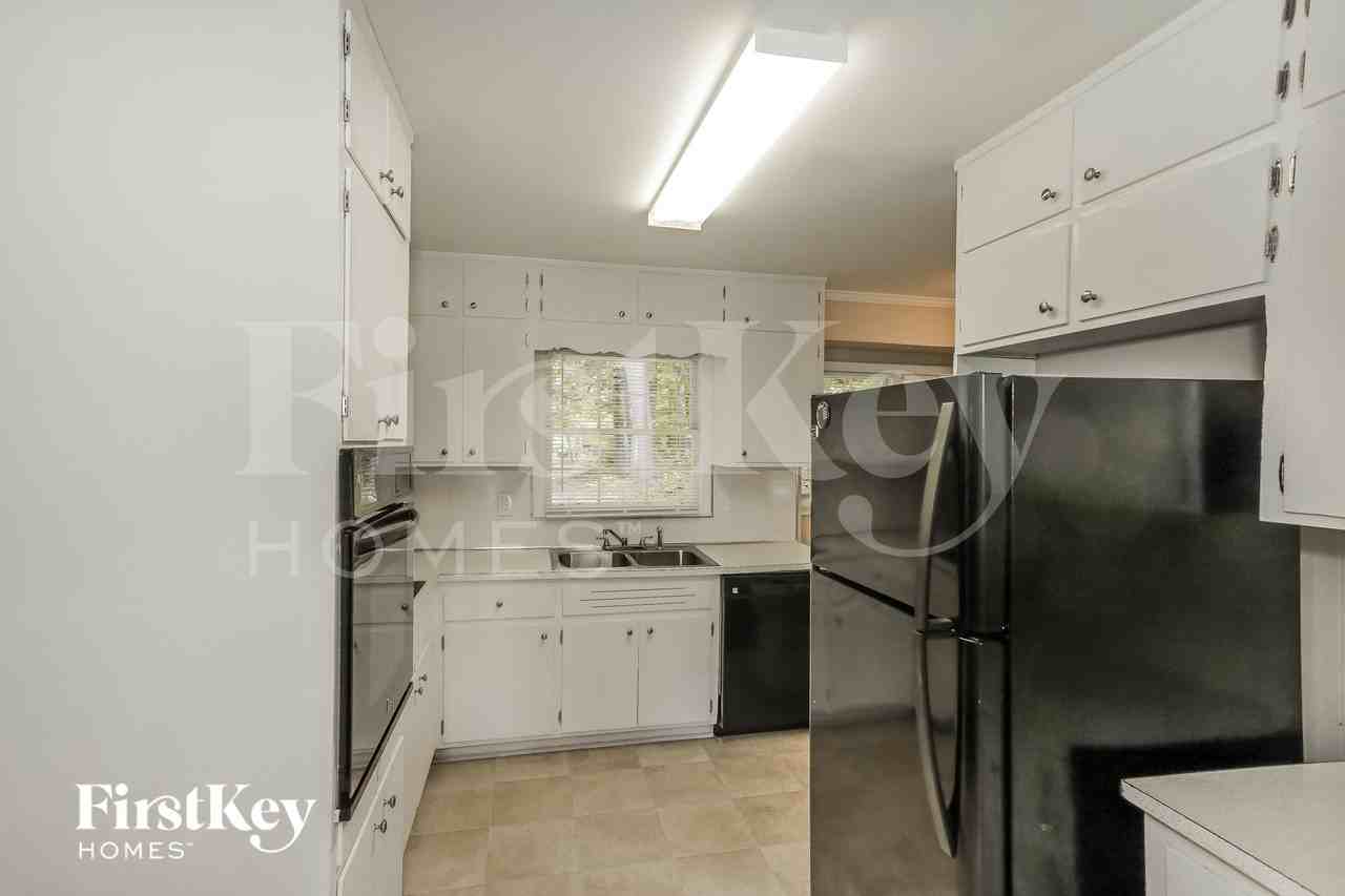 1860 Gherry Dr - Photo 6 of 15