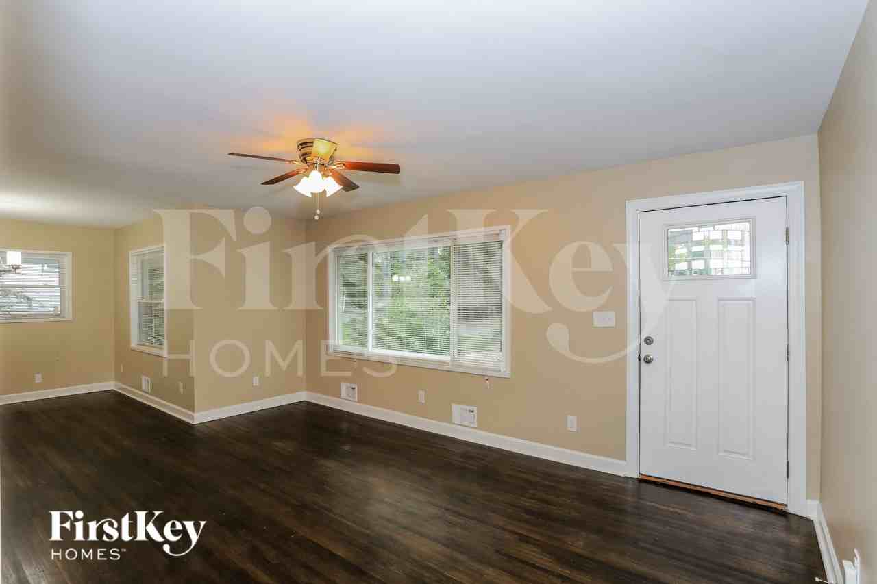 1855 Shamrock Dr - Photo 3 of 18