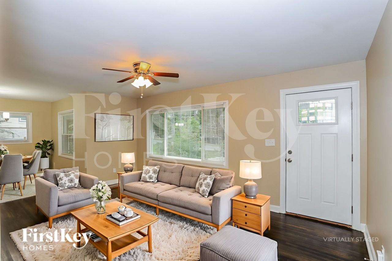 1855 Shamrock Dr - Photo 4 of 18