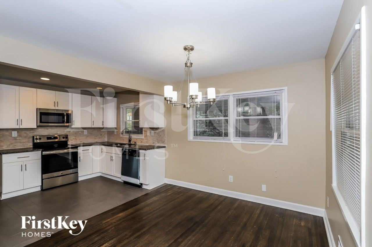 1855 Shamrock Dr - Photo 6 of 18