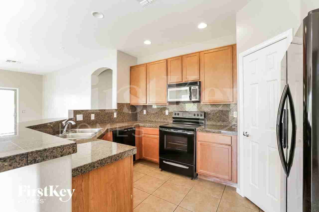 17650 N 30th St - Photo 7 of 16