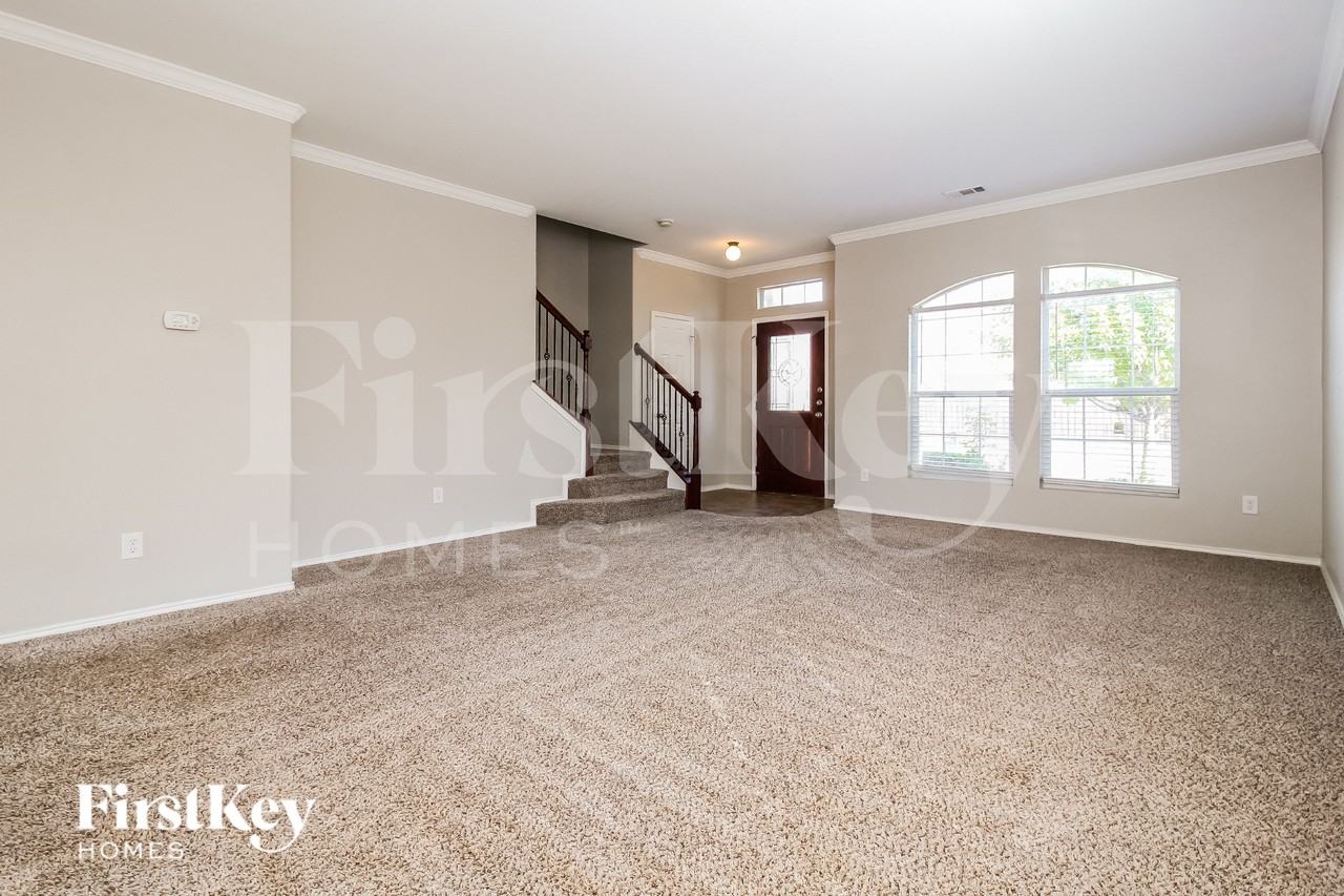 1636 Grassy View Dr - Photo 3 of 19