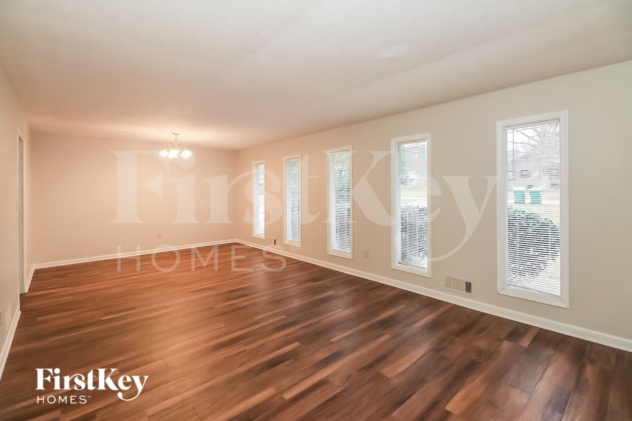 1592 Envoy Pl - Photo 2 of 18