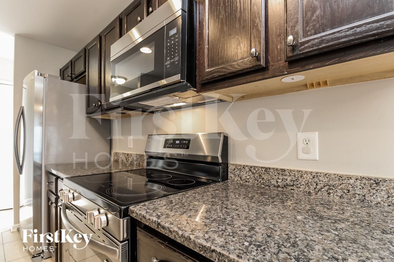 156 Coosawatchie St - Photo 7 of 19