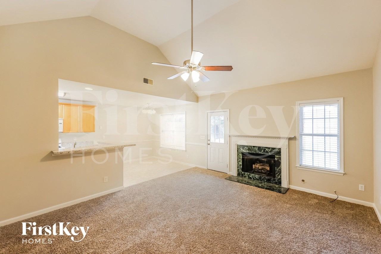 146 Hickory Point Dr - Photo 4 of 15