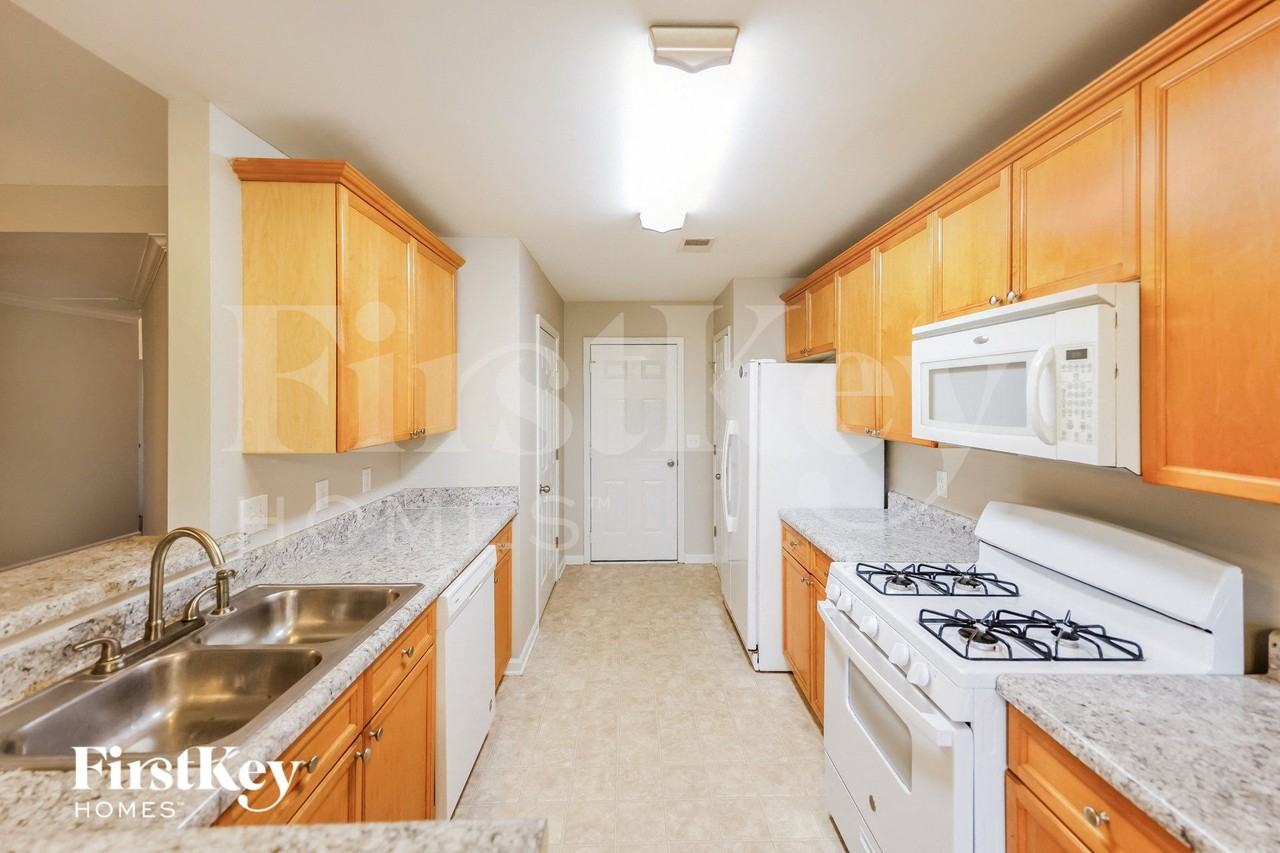 146 Hickory Point Dr - Photo 6 of 15