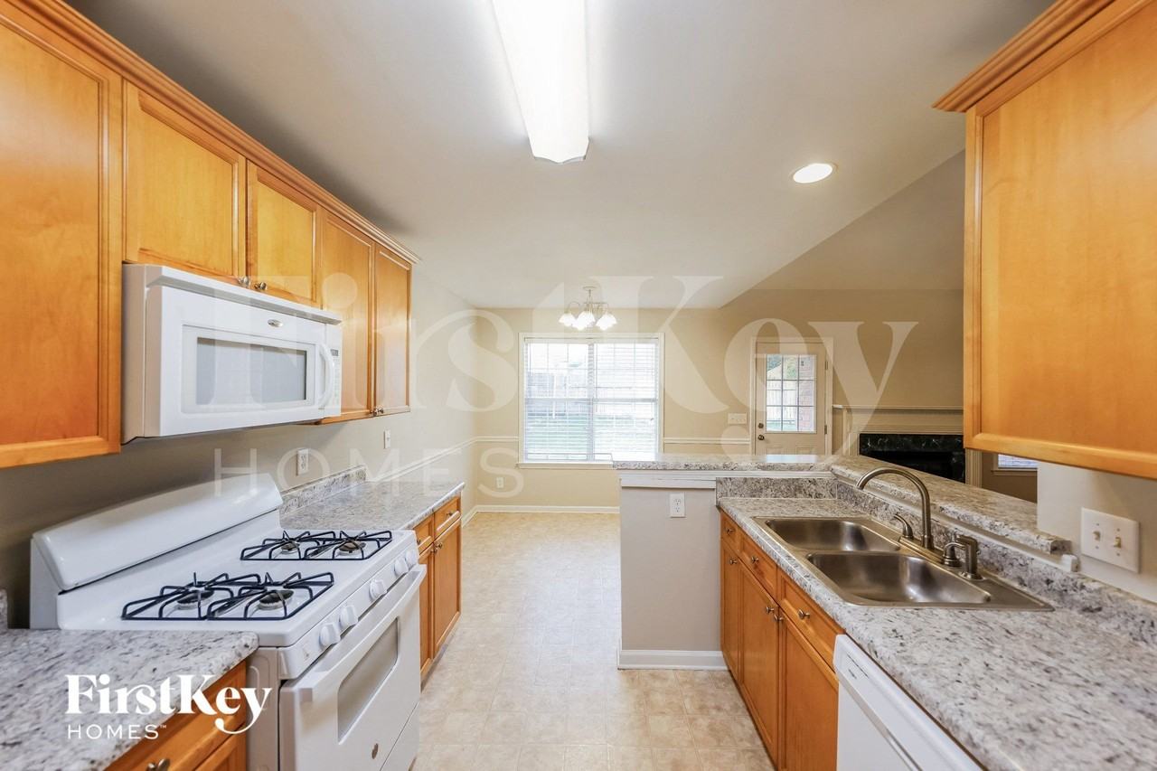 146 Hickory Point Dr - Photo 7 of 15