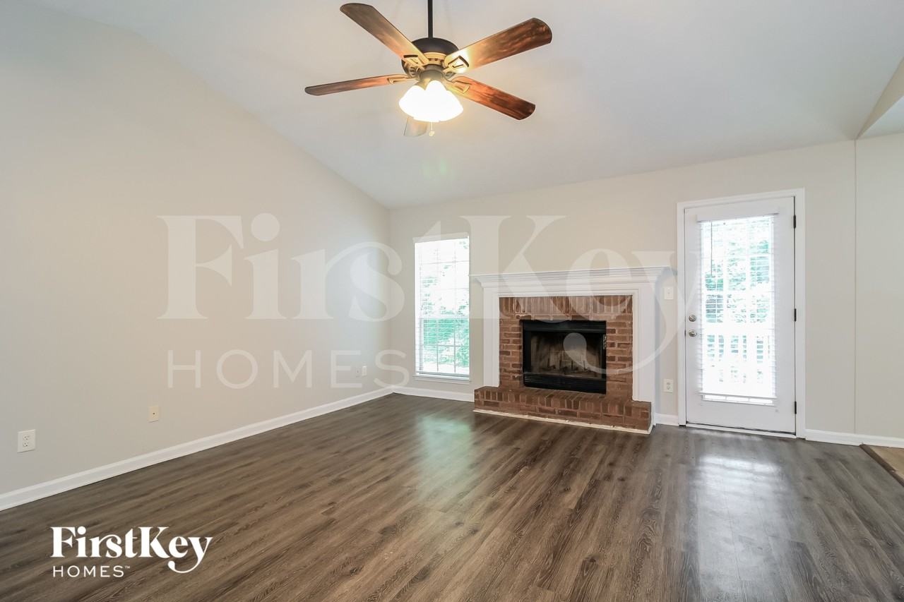 1417 Oak Knoll Dr Ne - Photo 3 of 15