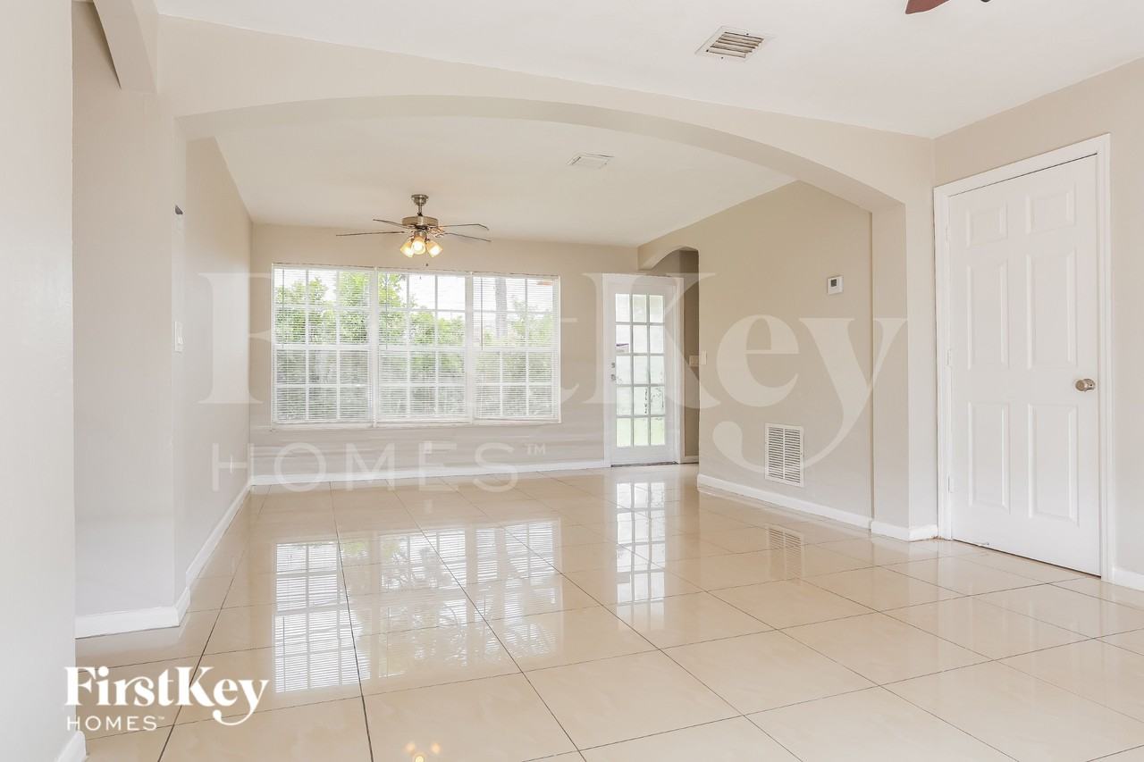 1411 Nw 3rd St - Photo 5 of 19