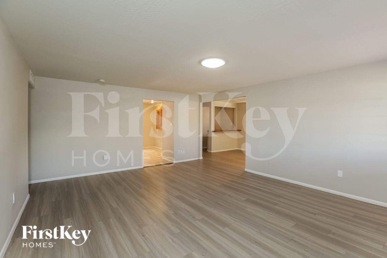 13249 N 14th Dr - Photo 4 of 16