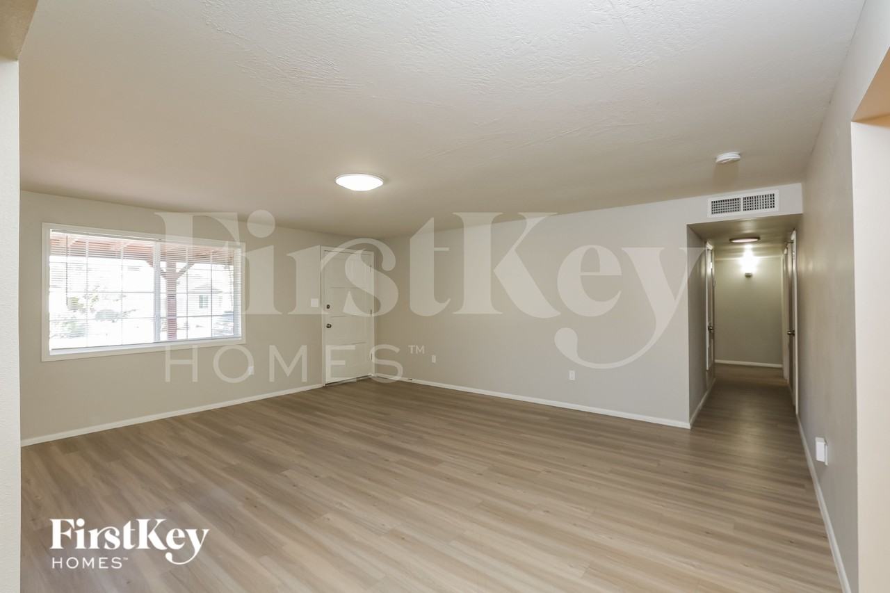 13249 N 14th Dr - Photo 5 of 16