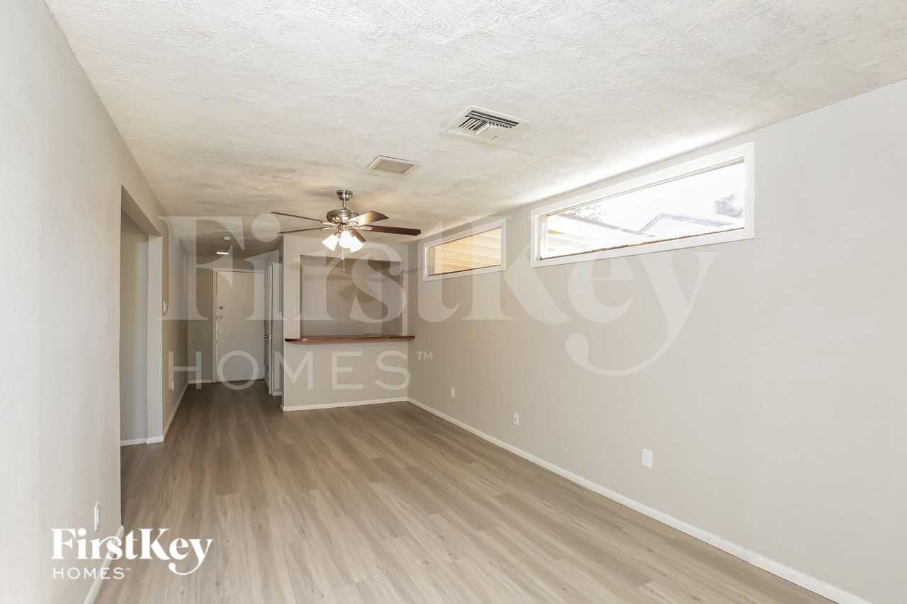 13249 N 14th Dr - Photo 6 of 16