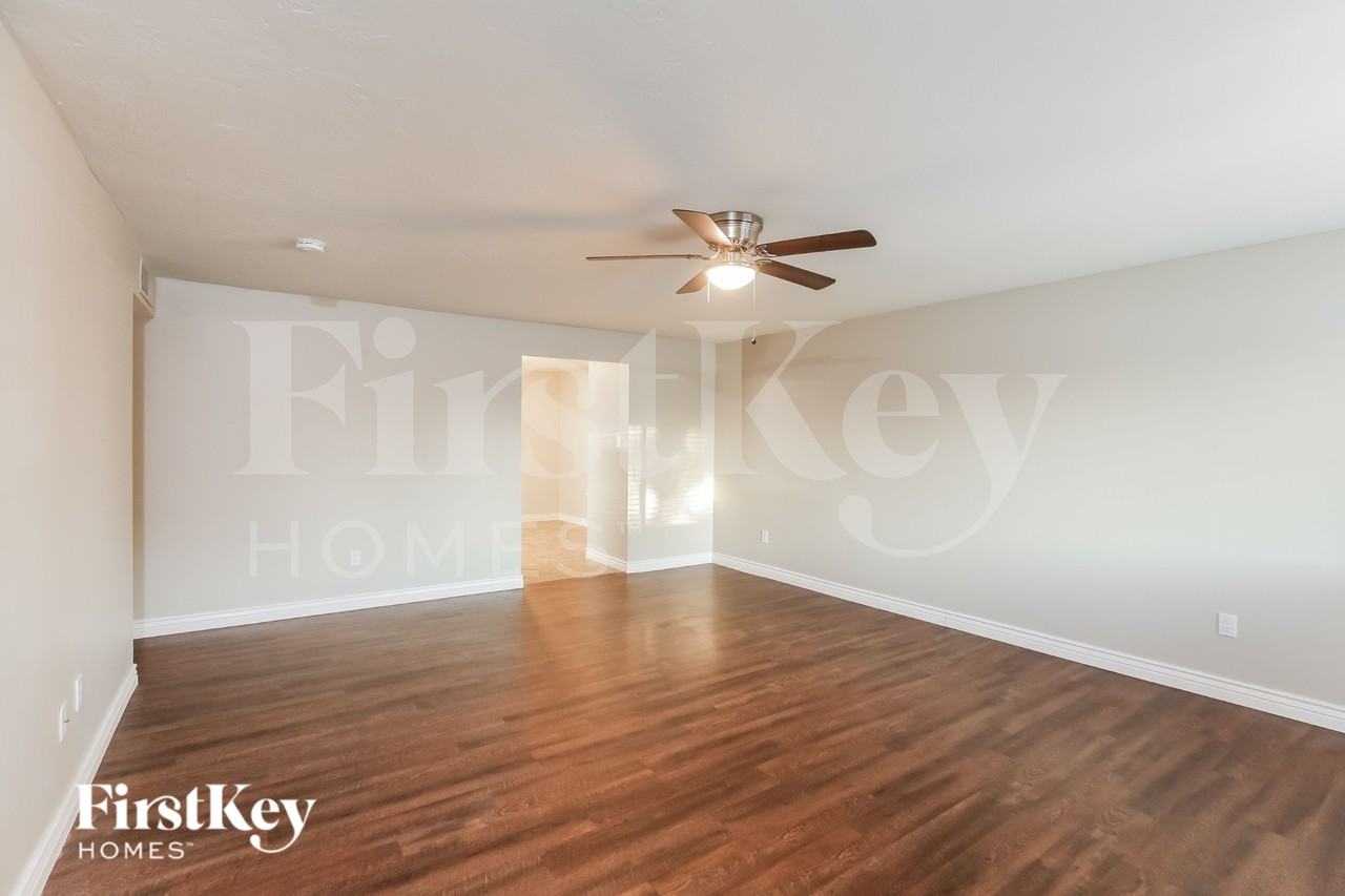 13032 N 37th Way - Photo 4 of 16