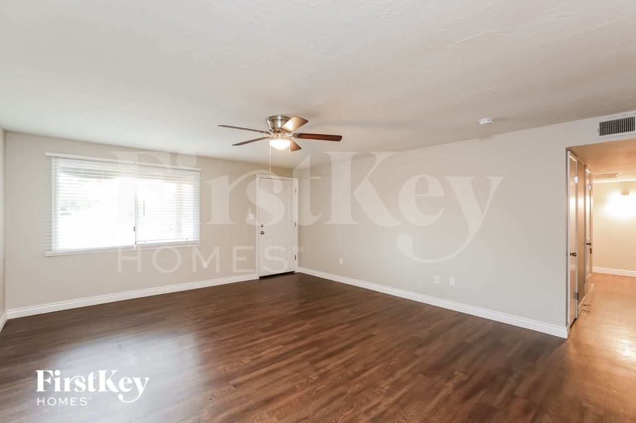 13032 N 37th Way - Photo 5 of 16