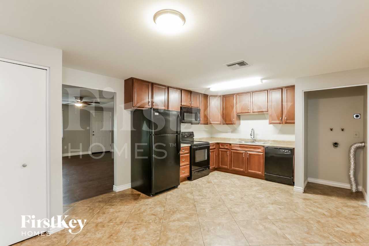 13032 N 37th Way - Photo 7 of 16