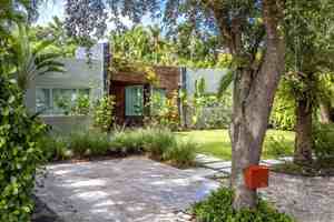 featured image of 570 Ne 52nd Ter