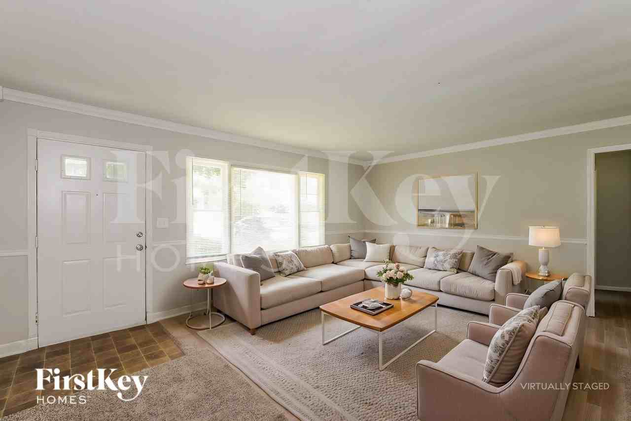 11319 Bennington Ave - Photo 4 of 18