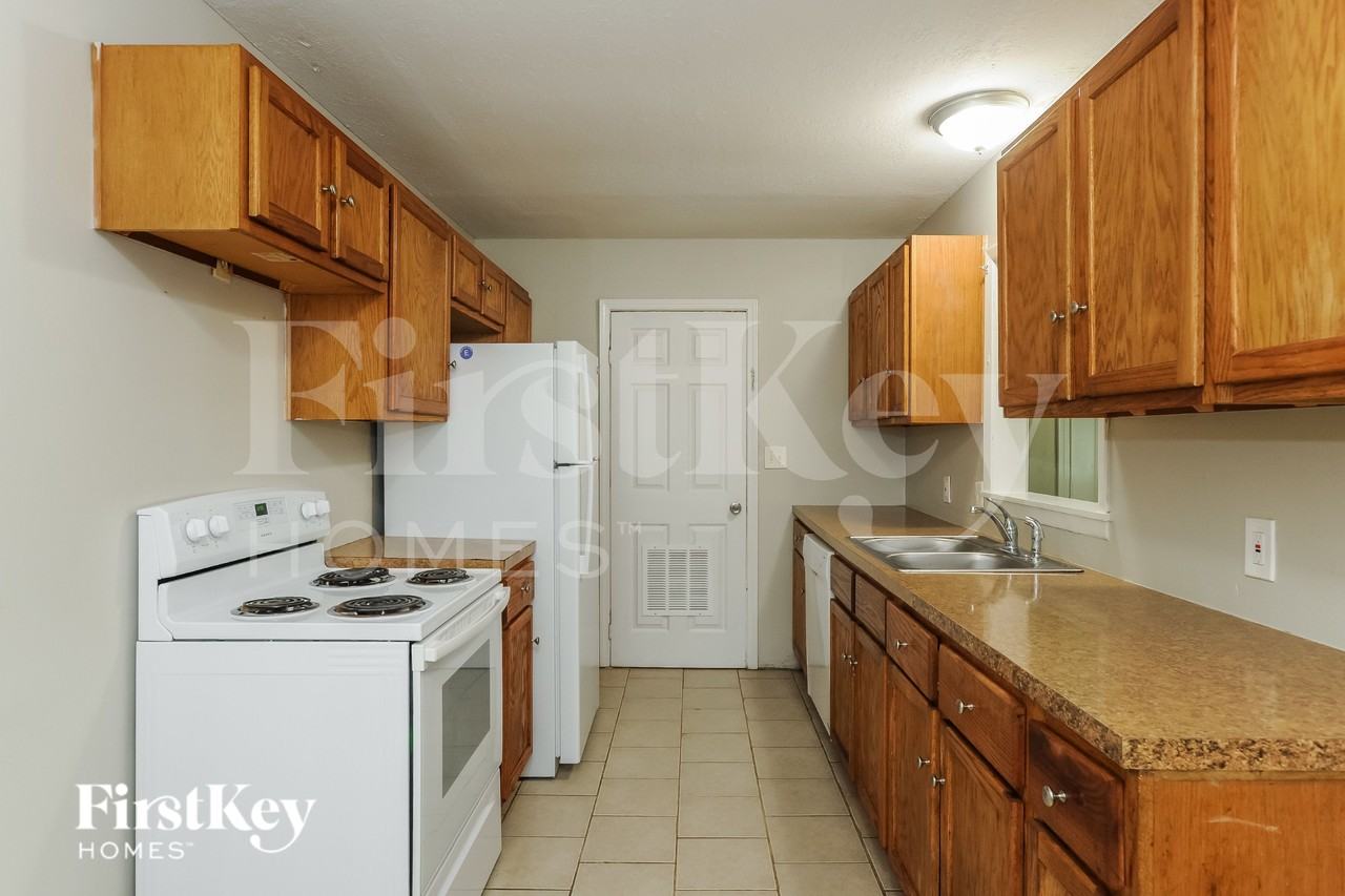 11319 Bennington Ave - Photo 6 of 18