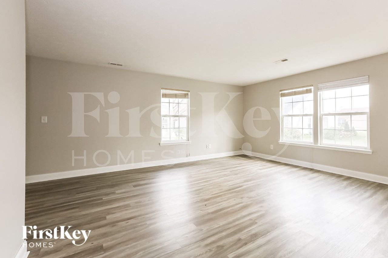 10431 Wintergreen Way - Photo 2 of 19