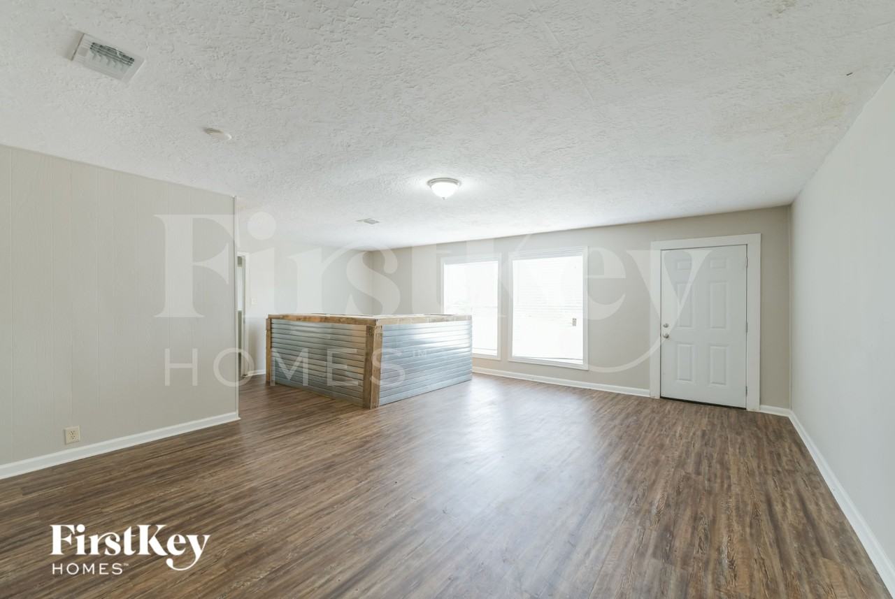 1 Midwood Cir - Photo 4 of 19