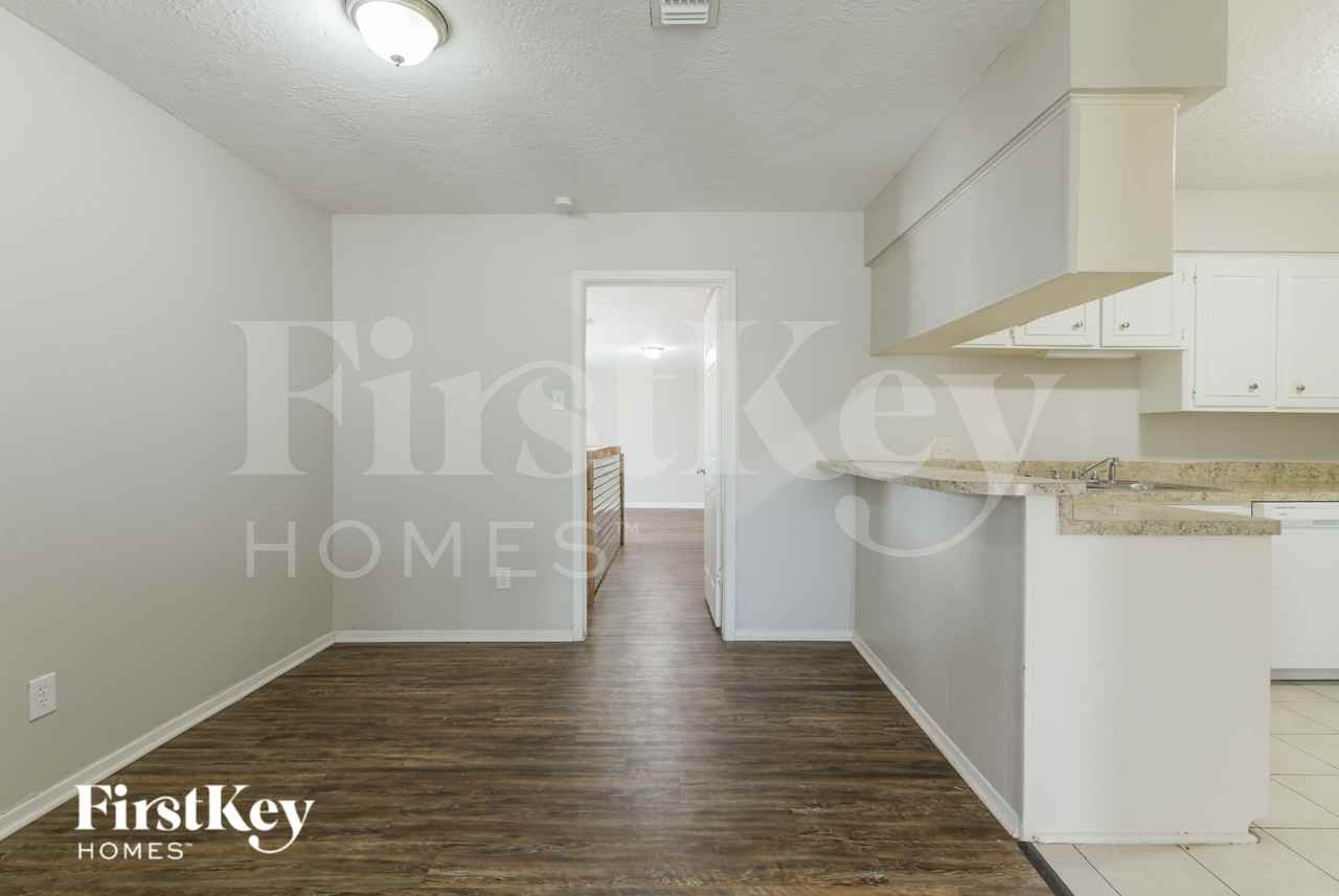 1 Midwood Cir - Photo 7 of 19