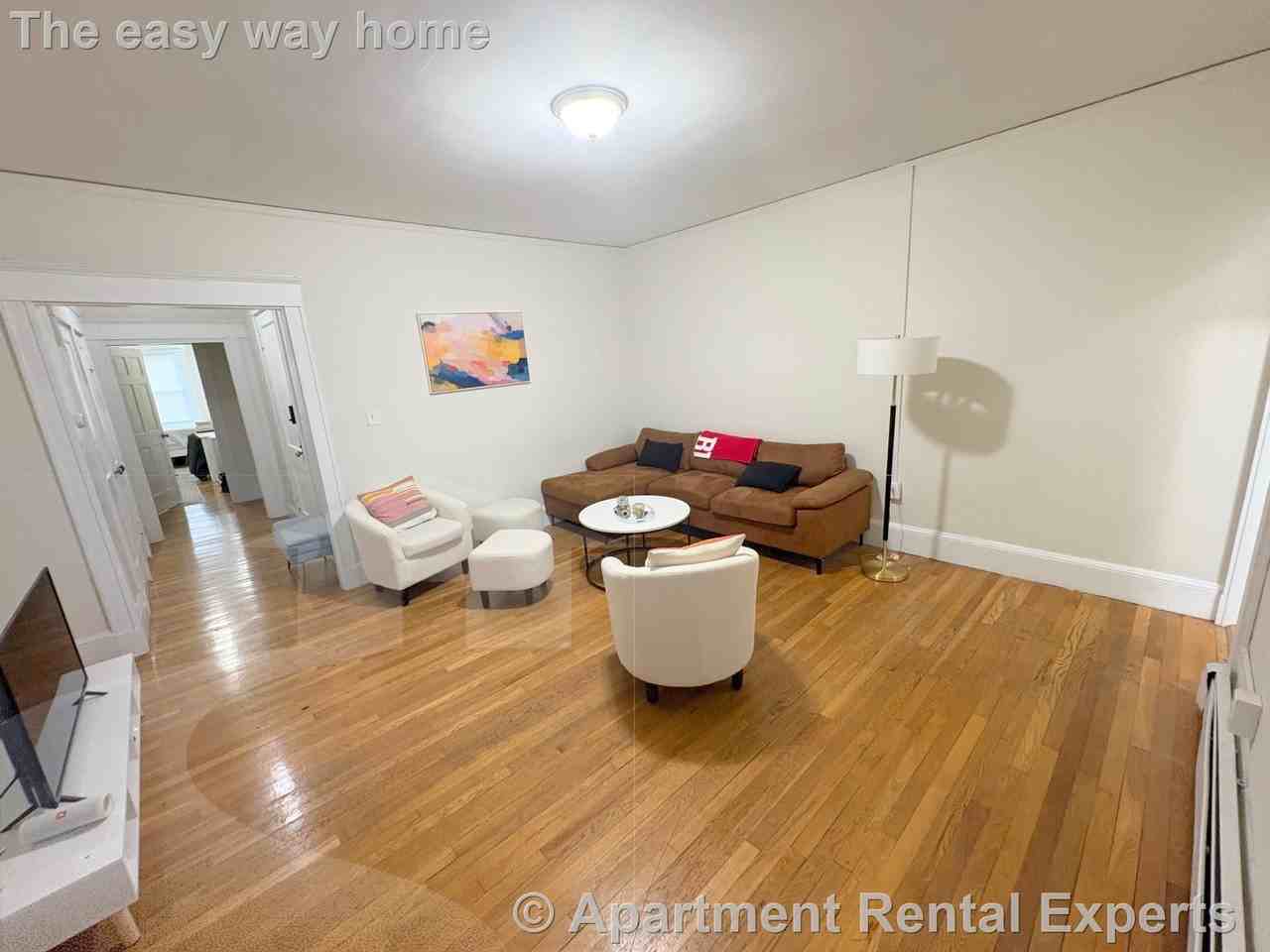 489 E Broadway #3 - Photo 3 of 13