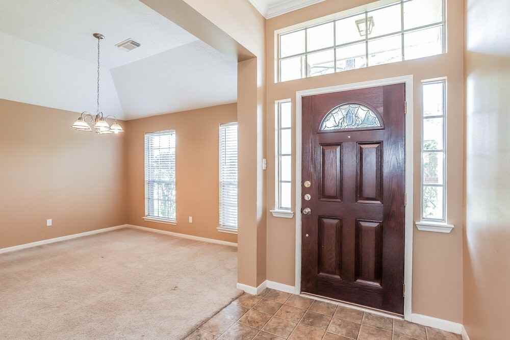 4910 Stone Harbor Dr - Photo 3 of 16