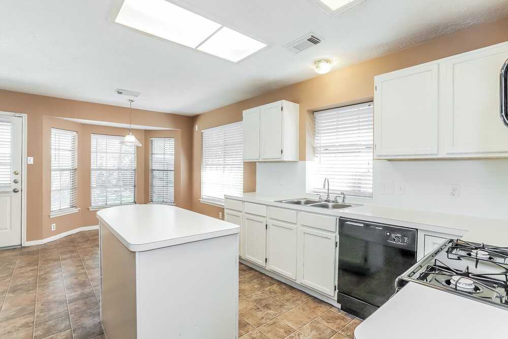 4910 Stone Harbor Dr - Photo 7 of 16