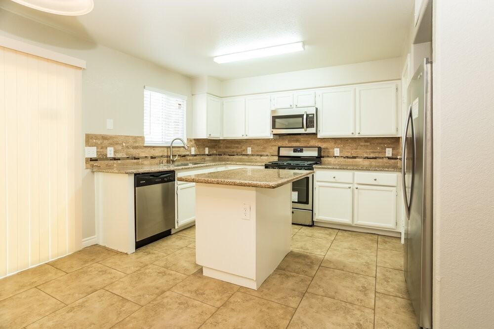 7408 Maiden Run Ave - Photo 4 of 15