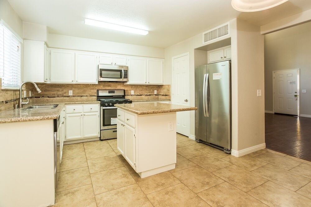 7408 Maiden Run Ave - Photo 5 of 15