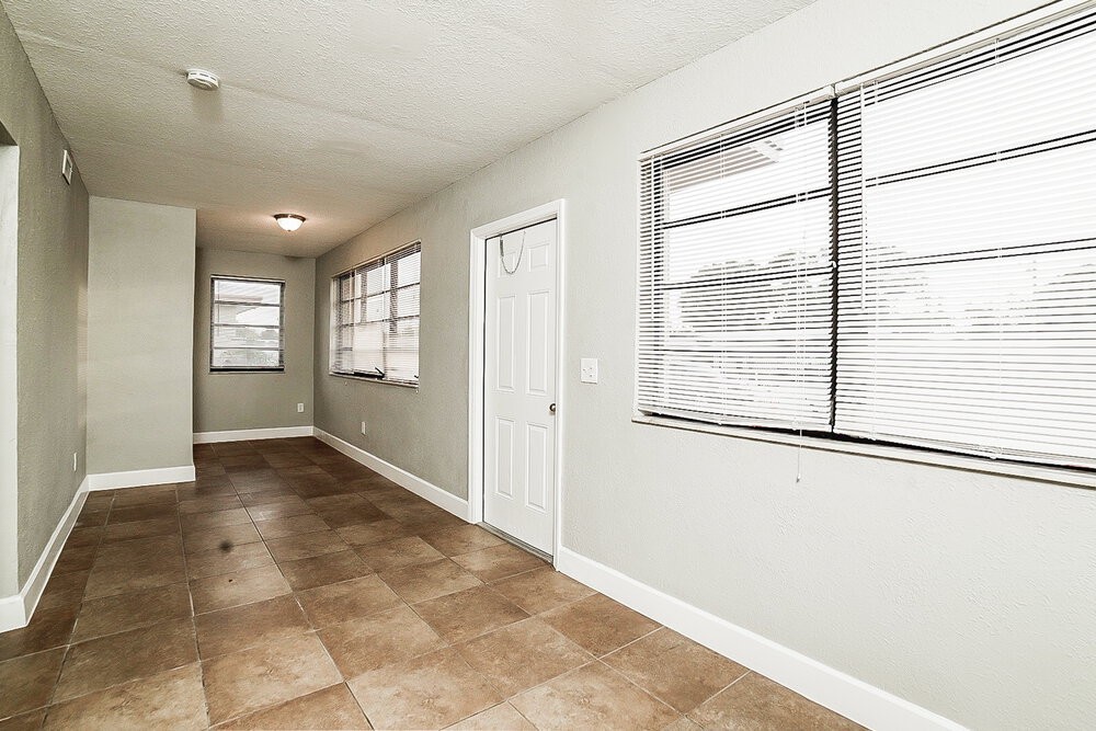 16401 Nwavenue - Photo 4 of 25