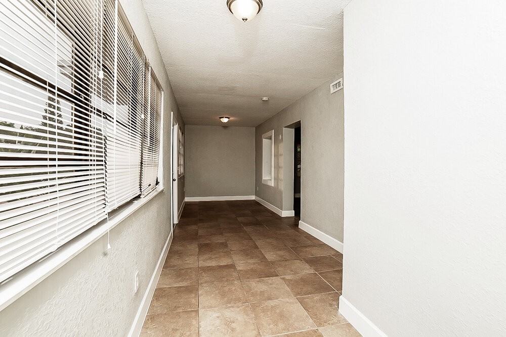 16401 Nwavenue - Photo 5 of 25