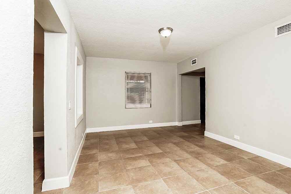 16401 Nwavenue - Photo 6 of 25