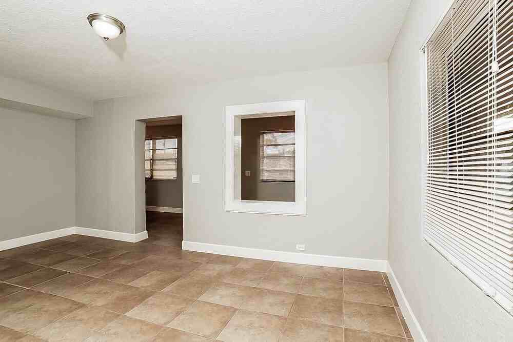 16401 Nwavenue - Photo 7 of 25