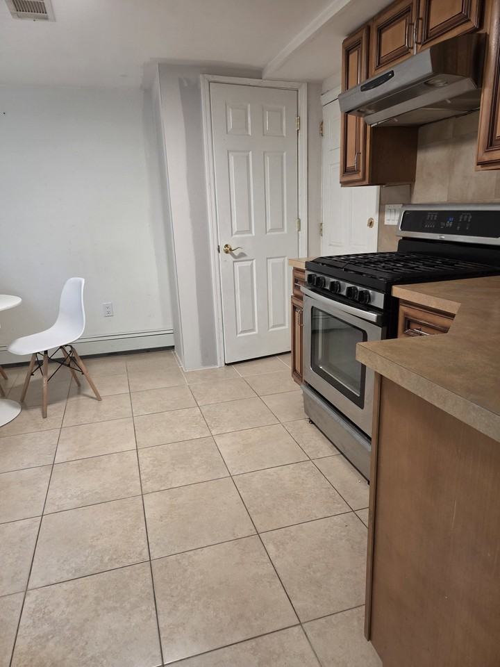 456 Morse Ave #G - Photo 2 of 8