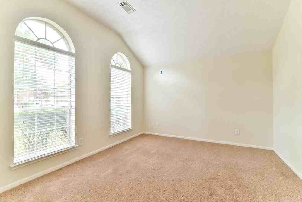 17606 Glenwolf Dr - Photo 5 of 16